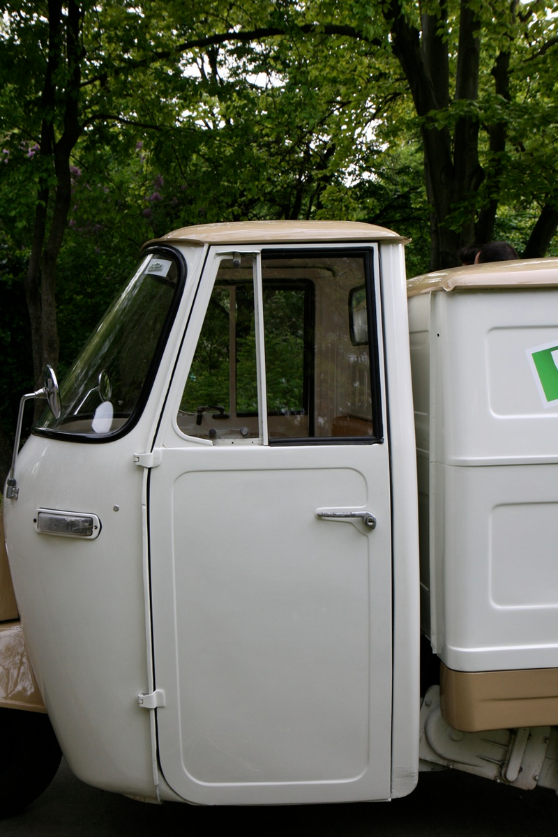 Illustration for article titled The Piaggio Ape: Buzzing About in Europe’s Cutest Truck